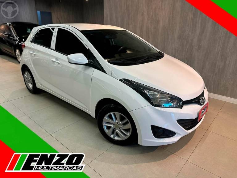 HYUNDAI - HB20S 1.0 COMFORT 12V FLEX 4P MANUAL - 2013/2014 - BRANCA - R$ 42.900,00