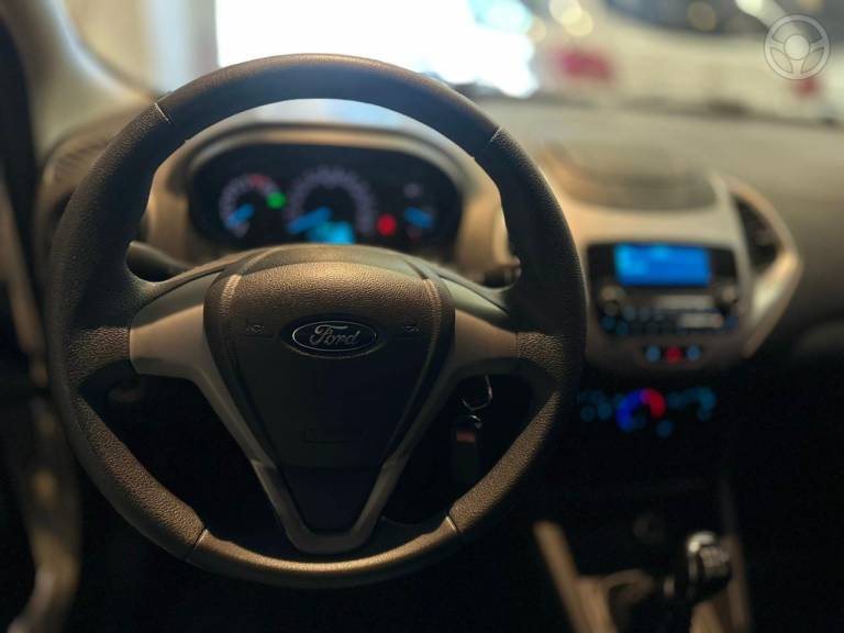 FORD - KA 1.0 SE PLUS 12V FLEX 4P MANUAL - 2018/2019 - BRANCA - R$ 48.900,00