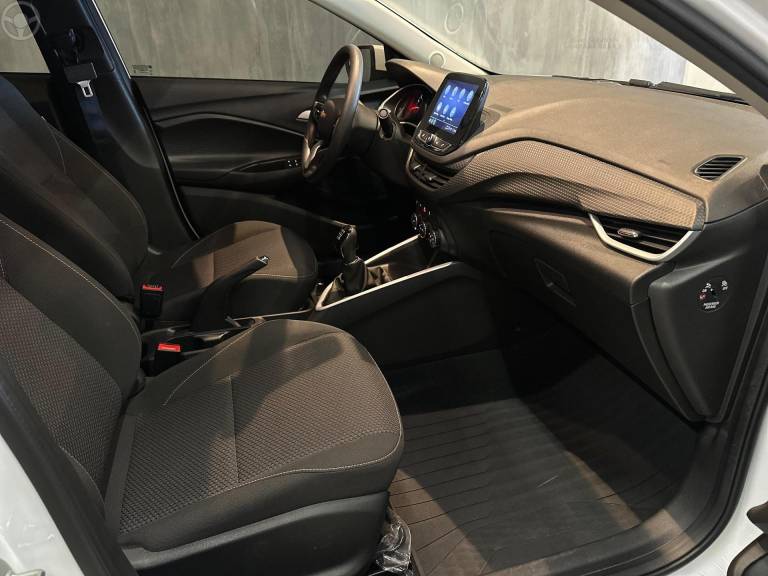 CHEVROLET - ONIX 1.0 LT2 FLEX 4P MANUAL - 2024/2024 - BRANCA - R$ 78.900,00