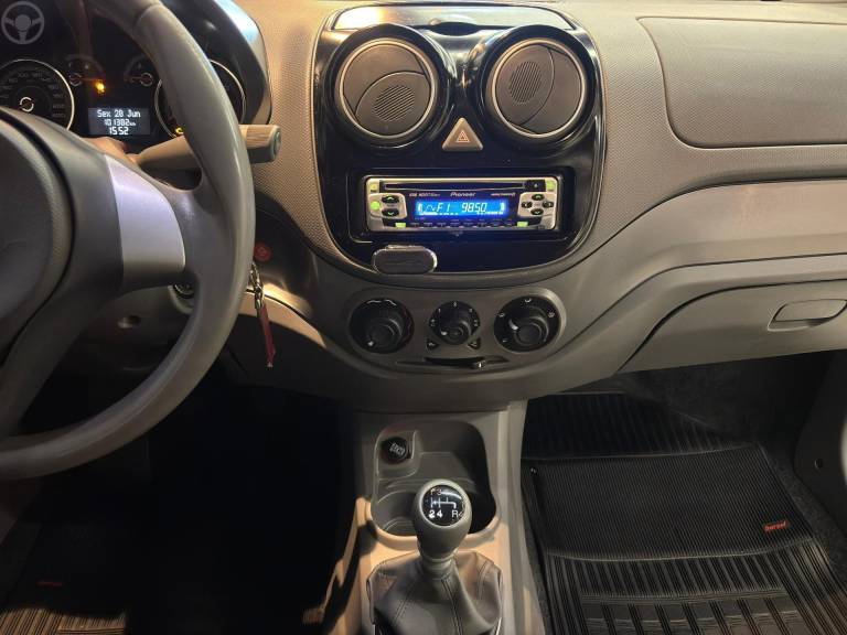 FIAT - PALIO 1.4 MPI ATTRACTIVE 8V FLEX 4P MANUAL - 2013/2013 - BRANCA - R$ 39.900,00