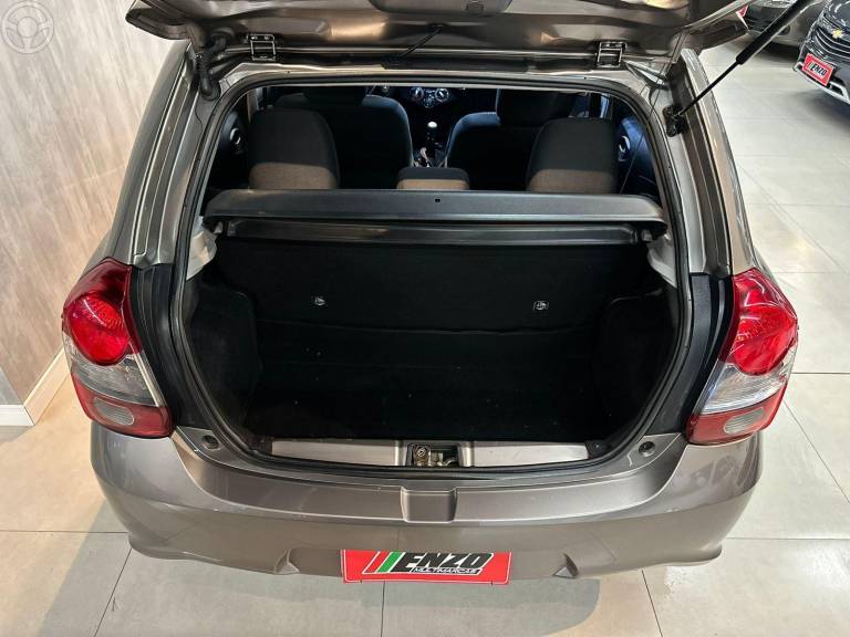 TOYOTA - ETIOS 1.3 XS 16V FLEX 4P MANUAL - 2019/2020 - CINZA - R$ 62.900,00