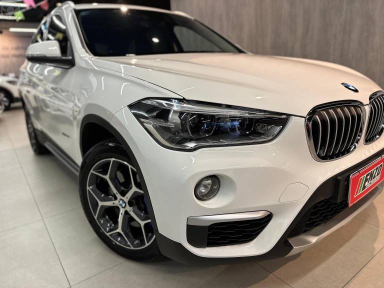 BMW - X1 2.0 16V TURBO ACTIVEFLEX SDRIVE20I X-LINE 4P AUTOMÁTICO - 2017/2018 - BRANCA - R$ 137.900,00