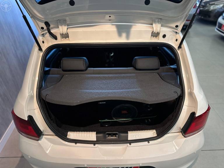 VOLKSWAGEN - GOL 1.0 MI TRACK 8V FLEX 4P MANUAL - 2013/2014 - BRANCA - R$ 42.900,00