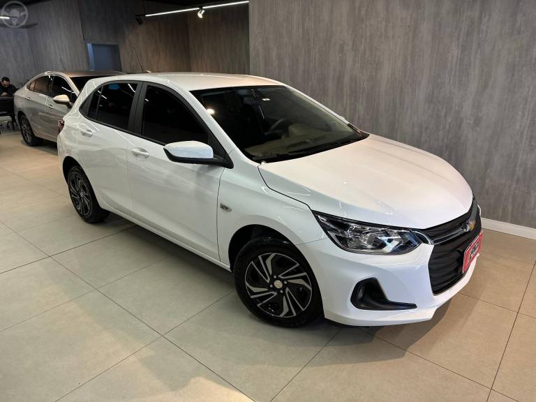 CHEVROLET - ONIX 1.0 LT2 FLEX 4P MANUAL - 2024/2024 - BRANCA - R$ 78.900,00