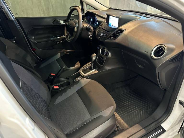 FORD - FIESTA 1.6 SEL HATCH 16V FLEX 4P AUTOMÁTICO - 2018/2018 - BRANCA - R$ 61.900,00