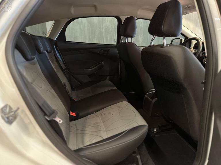 FORD - FOCUS 1.6 SE 16V FLEX 4P MANUAL - 2015/2015 - BRANCA - R$ 60.900,00