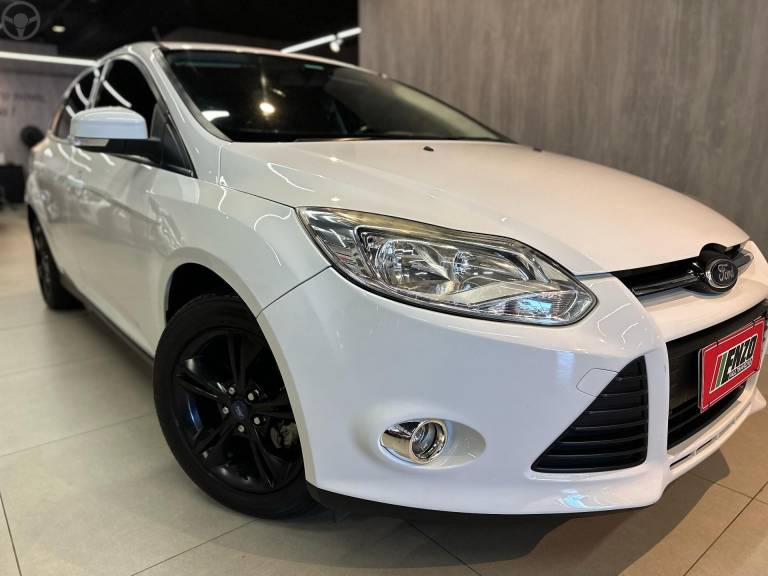 FORD - FOCUS 1.6 SE 16V FLEX 4P MANUAL - 2015/2015 - BRANCA - R$ 60.900,00