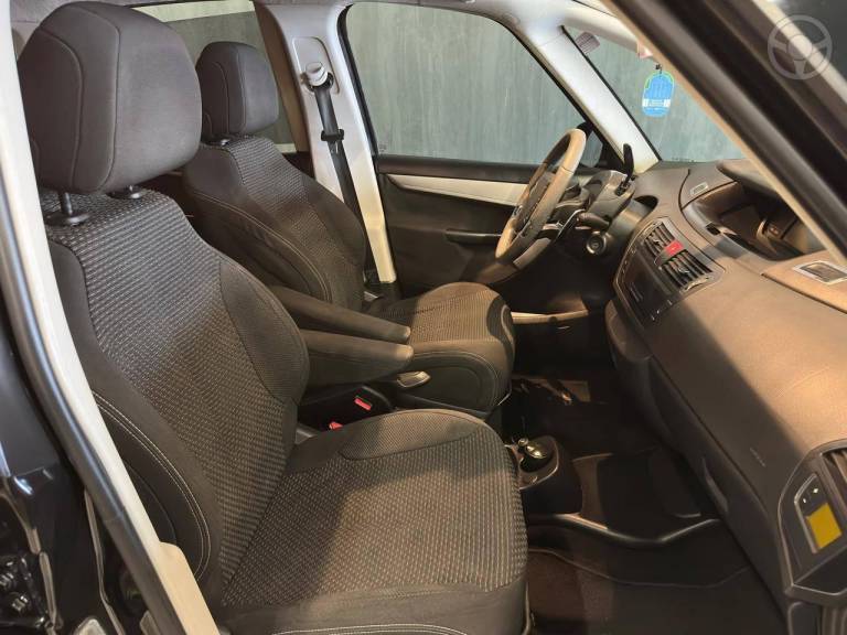 CITROËN - C4 2.0 I PICASSO 16V 4P AUTOMÁTICO - 2010/2011 - PRETA - R$ 33.900,00