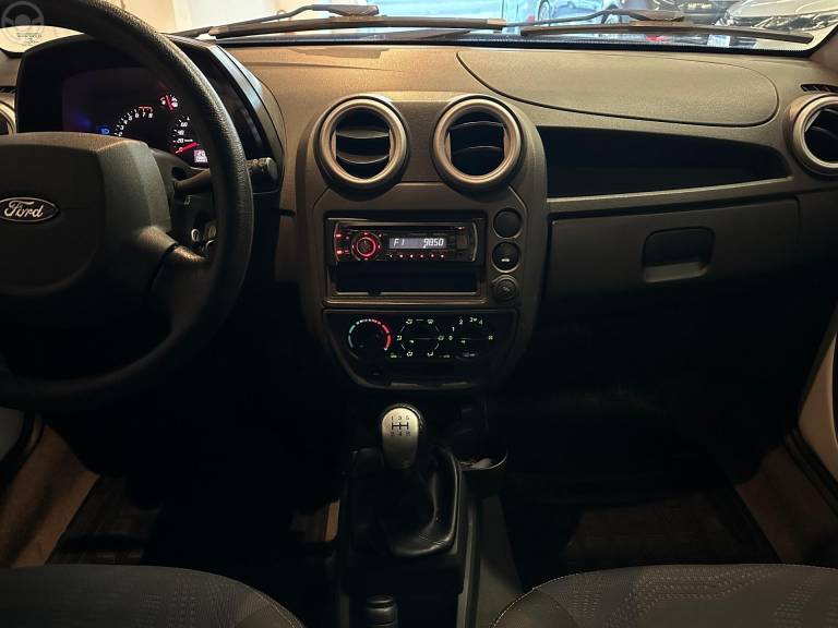 FORD - KA 1.0 MPI CLASS 8V FLEX 2P MANUAL - 2012/2013 - BRANCA - R$ 27.900,00