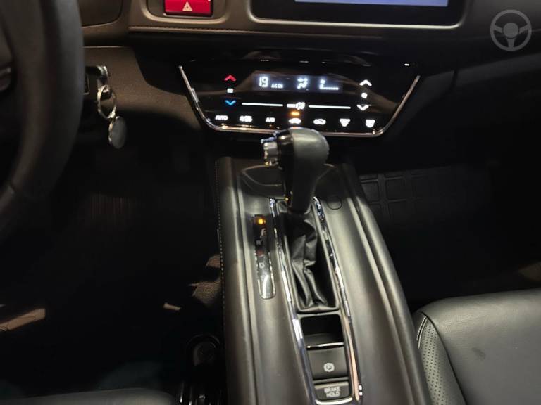 HONDA - HR-V 1.8 16V FLEX TOURING 4P AUTOMÁTICO - 2018/2018 - CINZA - R$ 107.900,00