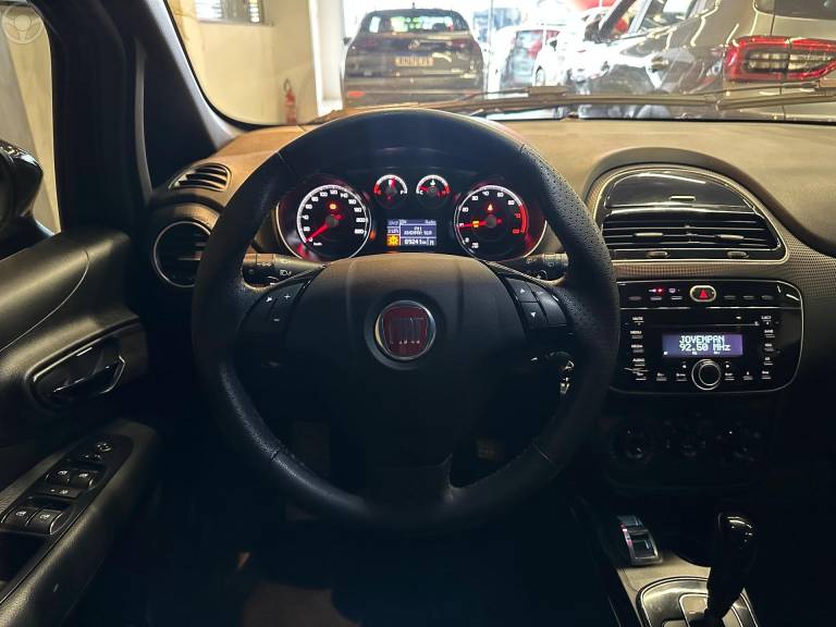 FIAT - PUNTO 1.8 BLACKMOTION 16V FLEX 4P AUTOMATIZADO - 2015/2016 - PRETA - R$ 50.900,00