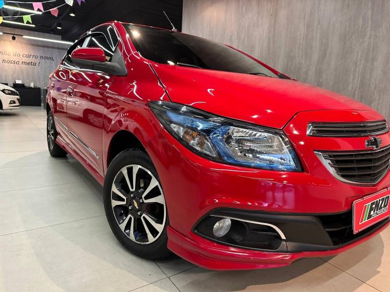 CHEVROLET - ONIX 1.4 MPFI LTZ 8V FLEX 4P MANUAL - 2013/2014 - VERMELHA - R$ 52.900,00