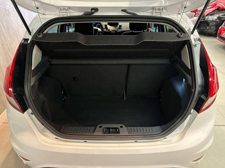 FORD - FIESTA 1.6 SEL HATCH 16V FLEX 4P AUTOMÁTICO - 2018/2018 - BRANCA - R$ 61.900,00