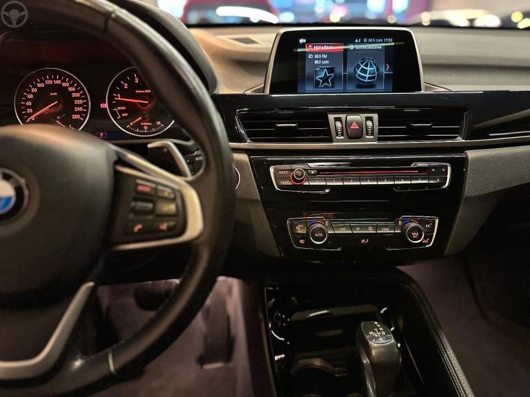 BMW - X1 2.0 16V TURBO ACTIVEFLEX SDRIVE20I X-LINE 4P AUTOMÁTICO - 2017/2018 - BRANCA - R$ 137.900,00