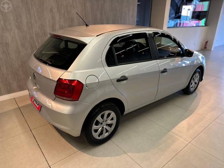VOLKSWAGEN - GOL 1.0 12V MPI TOTALFLEX 4P MANUAL - 2018/2019 - PRATA - R$ 46.900,00