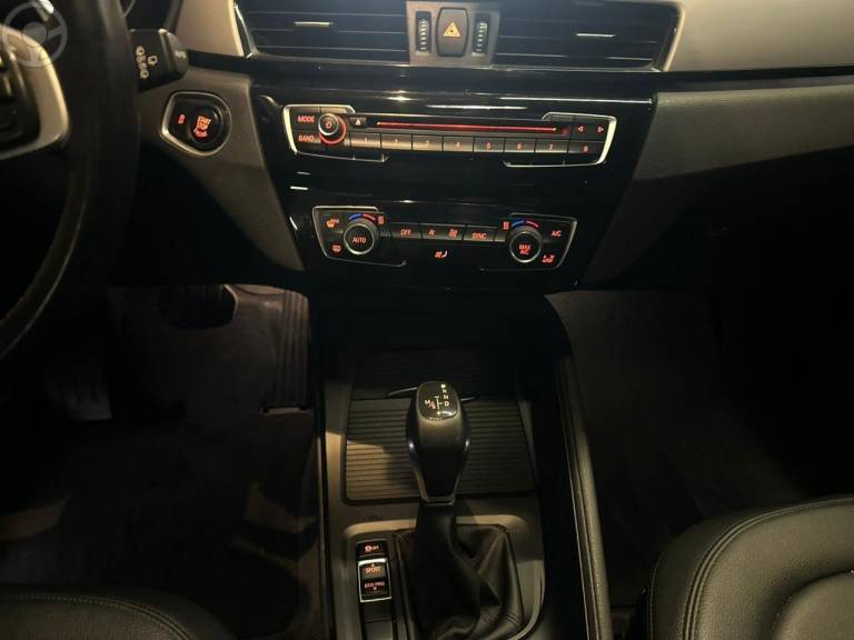 BMW - X1 2.0 20I 4X2 16V FLEX 4P AUTOMÁTICO - 2016/2016 - PRATA - R$ 109.900,00