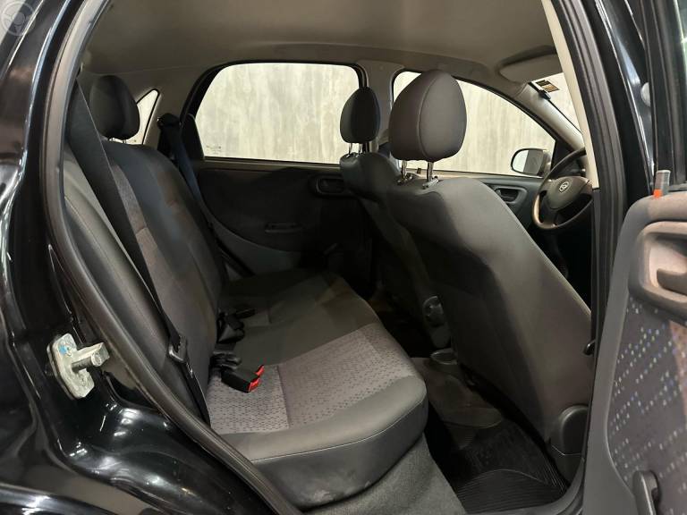 CHEVROLET - CORSA 1.4 MPFI MAXX 8V FLEX 4P MANUAL - 2010/2011 - PRETA - R$ 31.900,00