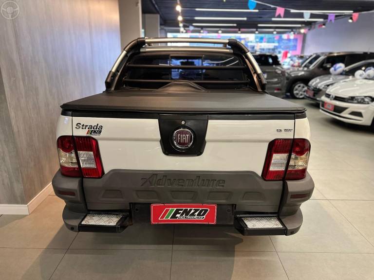 FIAT - STRADA 1.8 MPI ADVENTURE CD 8V FLEX 2P MANUAL - 2013/2013 - BRANCA - R$ 57.900,00