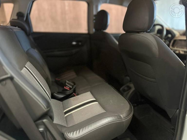 CHEVROLET - SPIN 1.8 ACTIV 8V FLEX 4P AUTOMÁTICO - 2015/2016 - PRATA - R$ 61.900,00