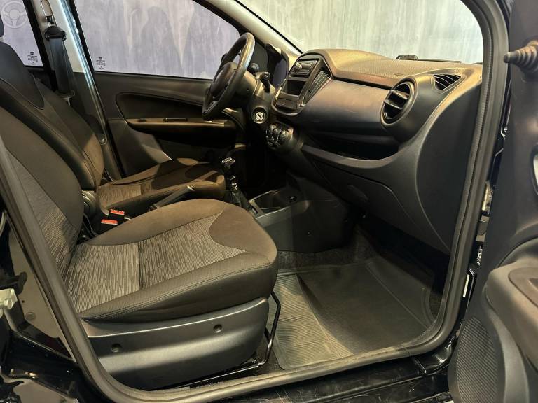 FIAT - UNO 1.0 EVO ATTRACTIVE 8V FLEX 4P MANUAL - 2018/2019 - PRETA - R$ 34.900,00