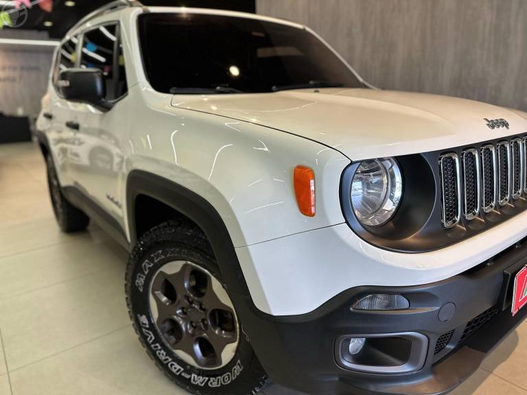 JEEP - RENEGADE 1.8 16V FLEX SPORT 4P MANUAL - 2016/2017 - BRANCA - R$ 67.900,00