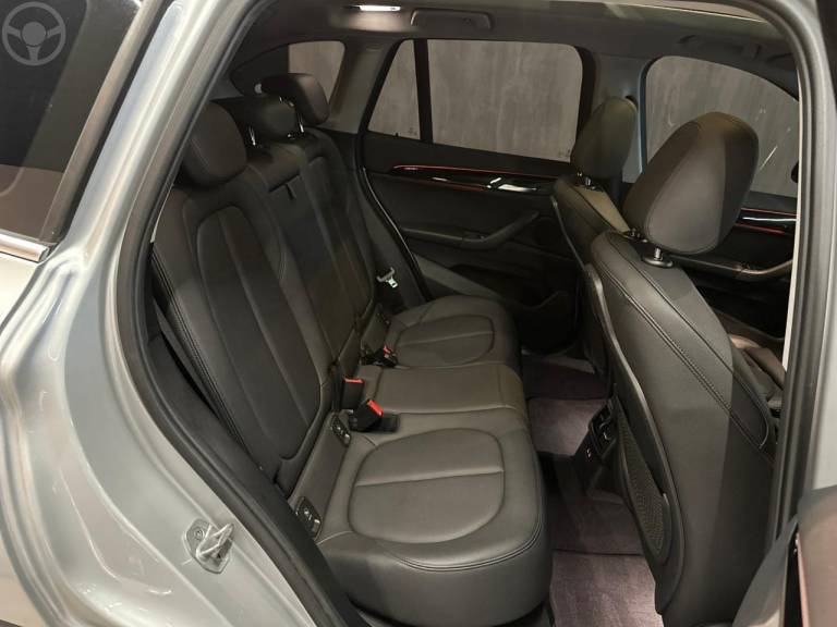 BMW - X1 2.0 16V TURBO SDRIVE20I X-LINE 4P AUTOMÁTICO - 2019/2019 - PRATA - R$ 134.900,00
