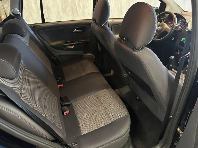 VOLKSWAGEN - SPACEFOX 1.6 MI SPORTLINE 8V FLEX 4P MANUAL - 2010/2011 - PRETA - R$ 39.900,00