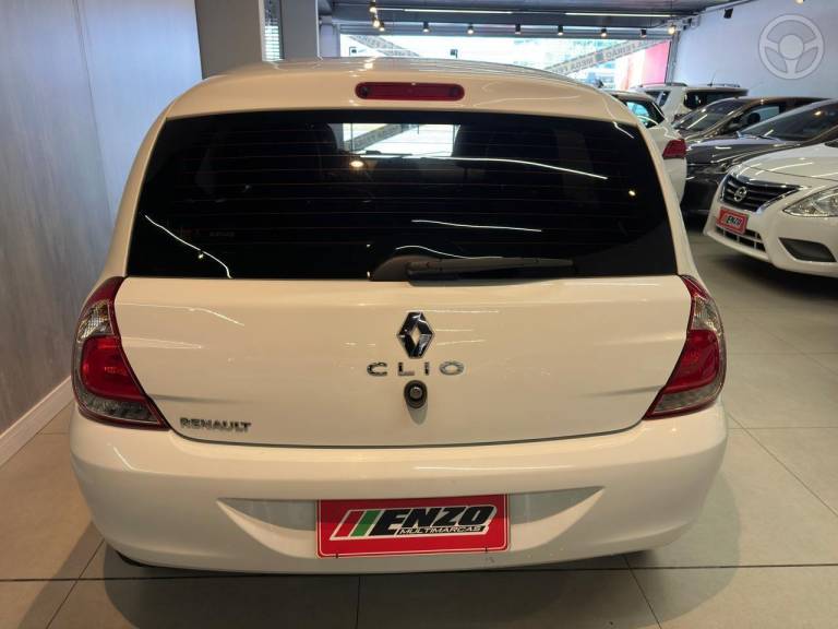 RENAULT - CLIO 1.0 EXPRESSION 16V FLEX 4P MANUAL - 2015/2016 - BRANCA - R$ 36.900,00