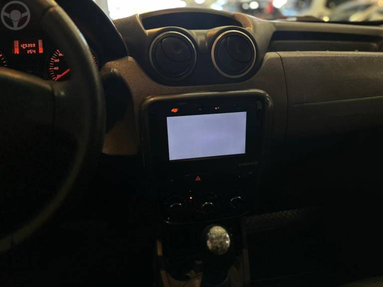 RENAULT - DUSTER 1.6 4X2 16V FLEX 4P MANUAL - 2014/2015 - BRANCA - R$ 56.900,00