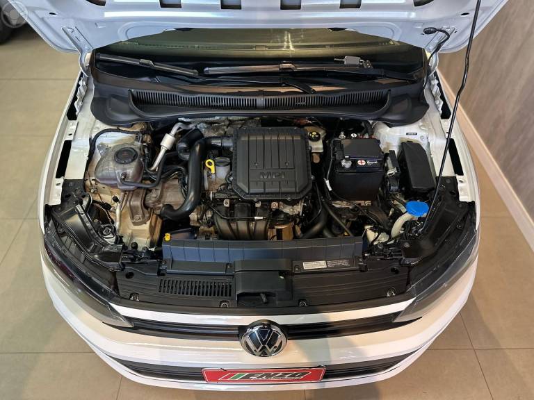VOLKSWAGEN - POLO 1.0MPI TOTAL FLEX MANUAL - 2020/2021 - BRANCA - R$ 69.900,00