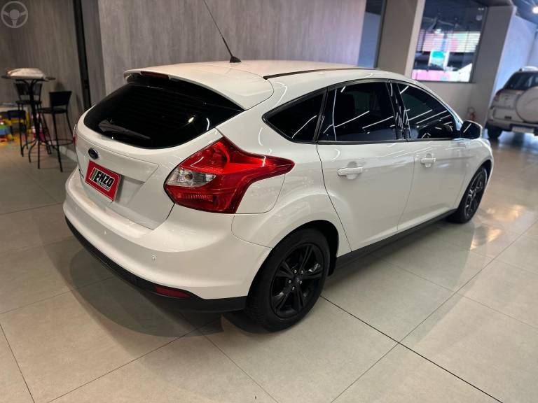 FORD - FOCUS 1.6 SE 16V FLEX 4P MANUAL - 2015/2015 - BRANCA - R$ 63.900,00