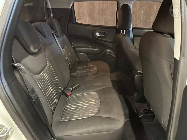 FIAT - TORO 2.0 16V TURBO DIESEL FREEDOM MANUAL - 2017/2017 - BRANCA - R$ 88.900,00