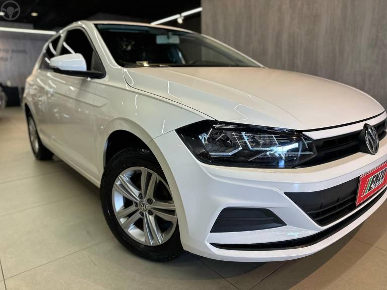 VOLKSWAGEN - POLO 1.0MPI TOTAL FLEX MANUAL - 2020/2021 - BRANCA - R$ 69.900,00