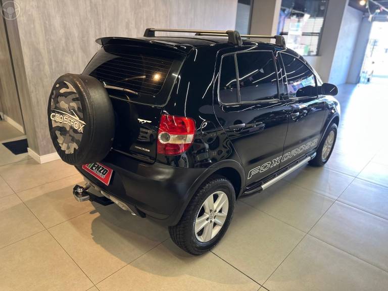 VOLKSWAGEN - CROSSFOX 1.6 MI FLEX 8V 4P MANUAL - 2006/2006 - PRETA - R$ 33.900,00
