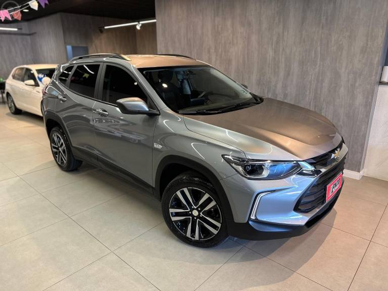 CHEVROLET - TRACKER 1.0 12V LT TURBO FLEX 4P AUTOMÁTICO - 2024/2025 - PRATA - R$ 132.900,00