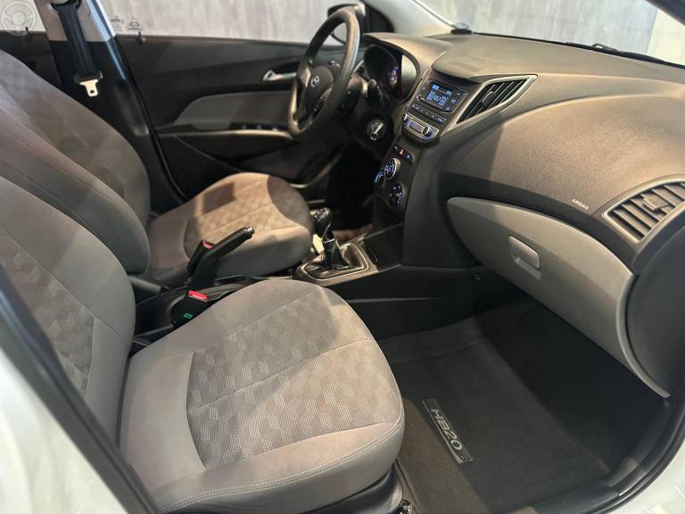 HYUNDAI - HB20S 1.6 COMFORT PLUS 16V FLEX 4P MANUAL - 2016/2016 - BRANCA - R$ 59.900,00