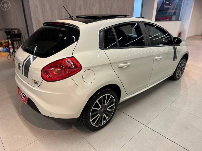 FIAT - BRAVO 1.8 SPORTING 16V FLEX 4P MANUAL - 2014/2014 - BRANCA - R$ 48.900,00