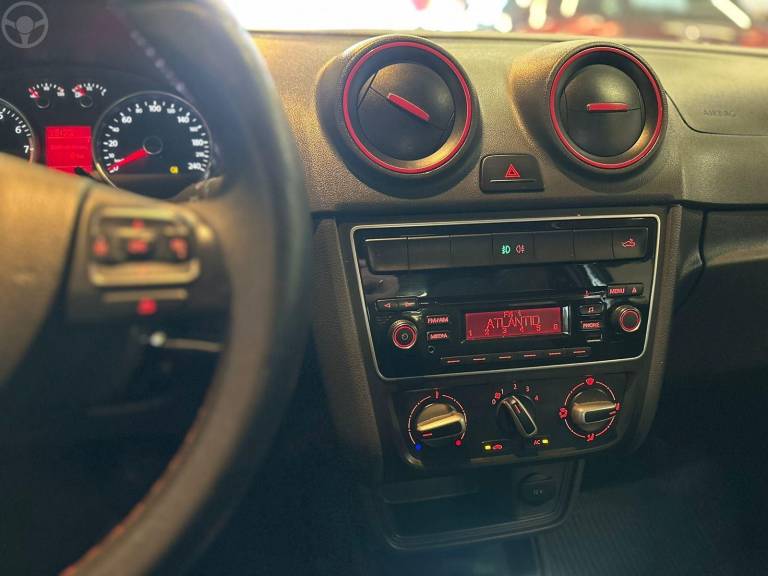 VOLKSWAGEN - SAVEIRO 1.6 MI ROCK IN RIO CD 8V FLEX 2P MANUAL - 2015/2016 - BRANCA - R$ 66.900,00