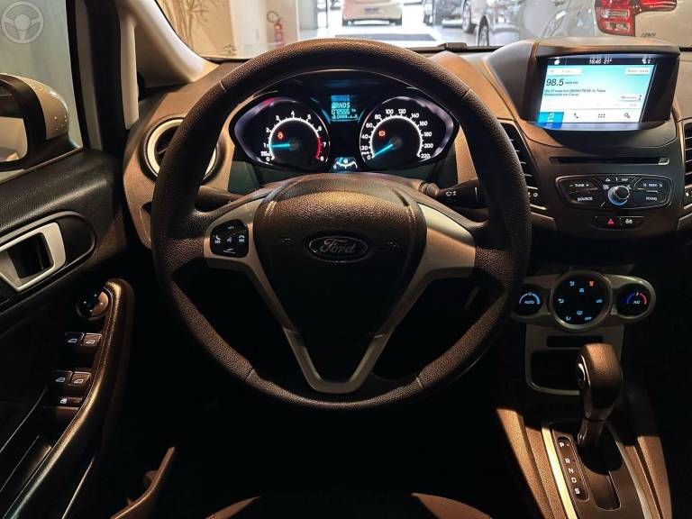 FORD - FIESTA 1.6 SEL HATCH 16V FLEX 4P AUTOMÁTICO - 2018/2018 - BRANCA - R$ 61.900,00