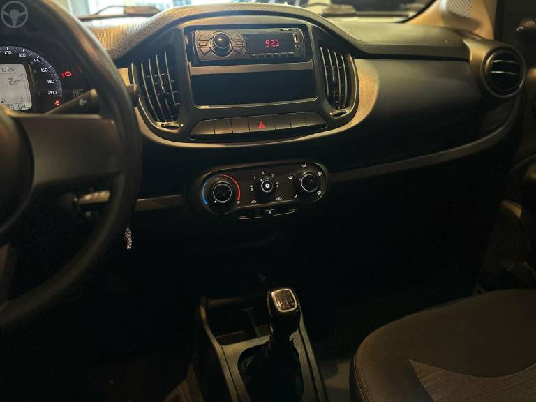 FIAT - UNO 1.0 EVO ATTRACTIVE 8V FLEX 4P MANUAL - 2018/2019 - PRETA - R$ 34.900,00