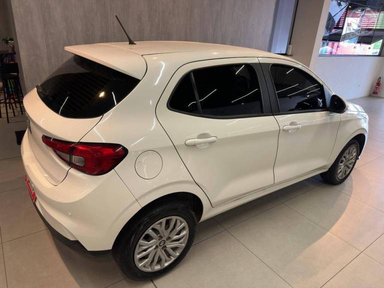 FIAT - ARGO 1.0 FIREFLY FLEX 4P MANUAL - 2021/2022 - BRANCA - R$ 54.900,00