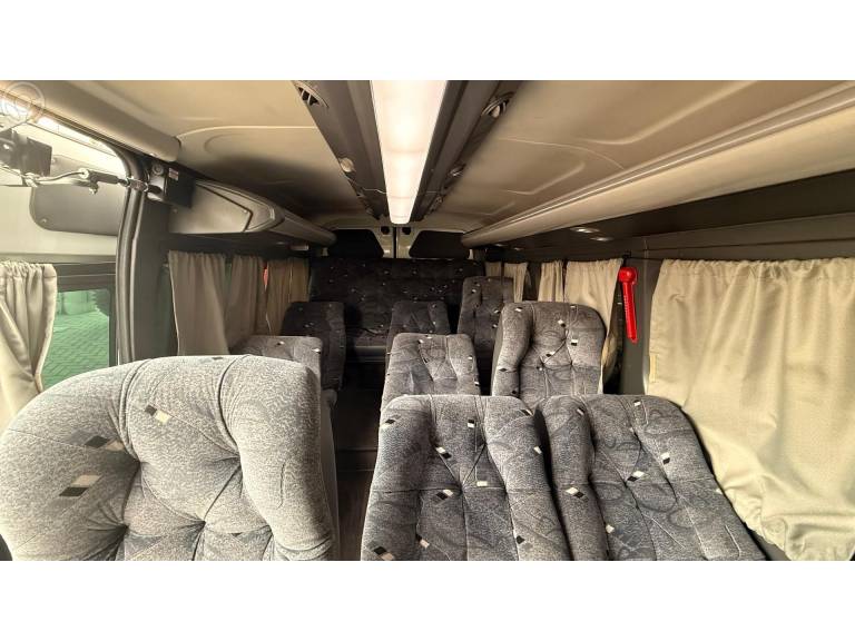 RENAULT - MASTER 2.3 DCI MINIBUS EXECUTIVE L3H2 1 16V DIESEL 4P MANUAL - 2019/2020 - BRANCA - R$ 214.900,00