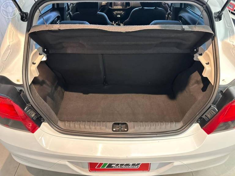 CHEVROLET - ONIX 1.4 MPFI LTZ 8V FLEX 4P MANUAL - 2014/2014 - BRANCA - R$ 53.900,00