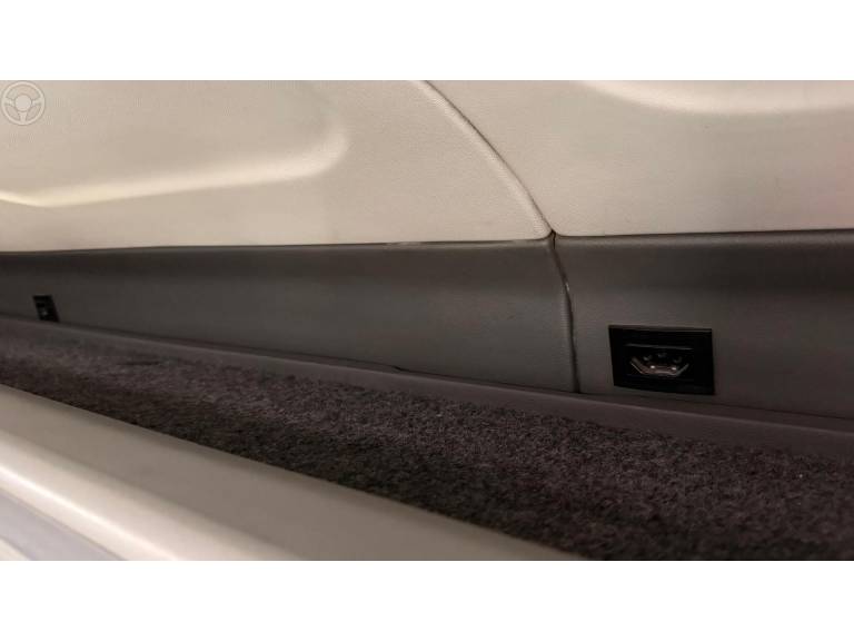 RENAULT - MASTER 2.3 DCI MINIBUS EXECUTIVE L3H2 1 16V DIESEL 4P MANUAL - 2019/2020 - BRANCA - R$ 214.900,00
