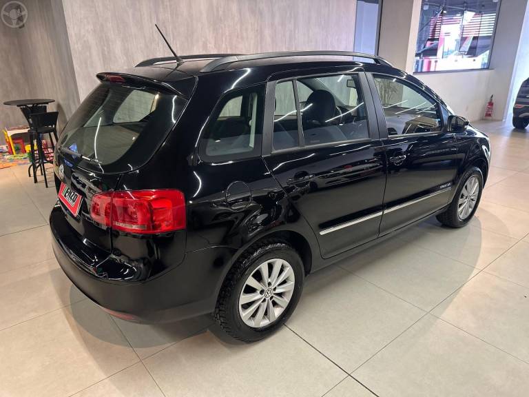 VOLKSWAGEN - SPACEFOX 1.6 MI SPORTLINE 8V FLEX 4P MANUAL - 2010/2011 - PRETA - R$ 39.900,00
