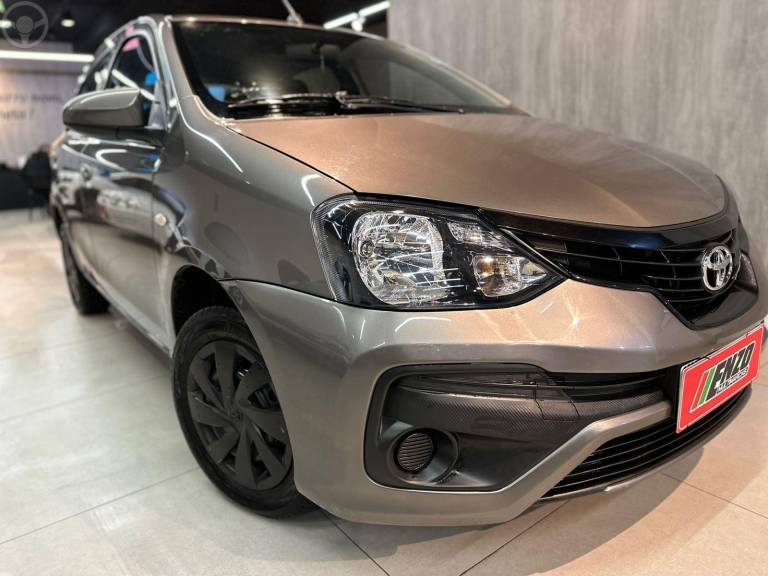 TOYOTA - ETIOS 1.3 XS 16V FLEX 4P MANUAL - 2019/2020 - CINZA - R$ 62.900,00