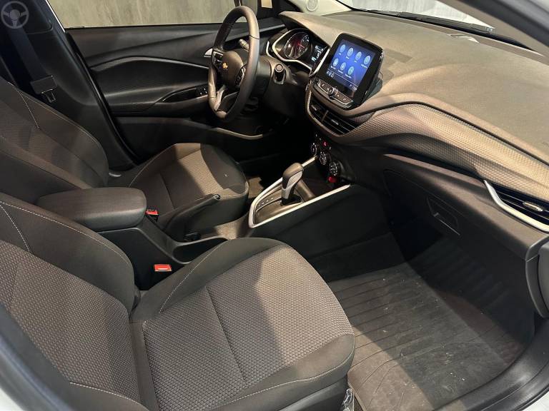 CHEVROLET - ONIX 1.0LTZ PLUS 12V TURBO FLEX 4P AUTOMÁTICO - 2023/2024 - BRANCA - R$ 98.900,00