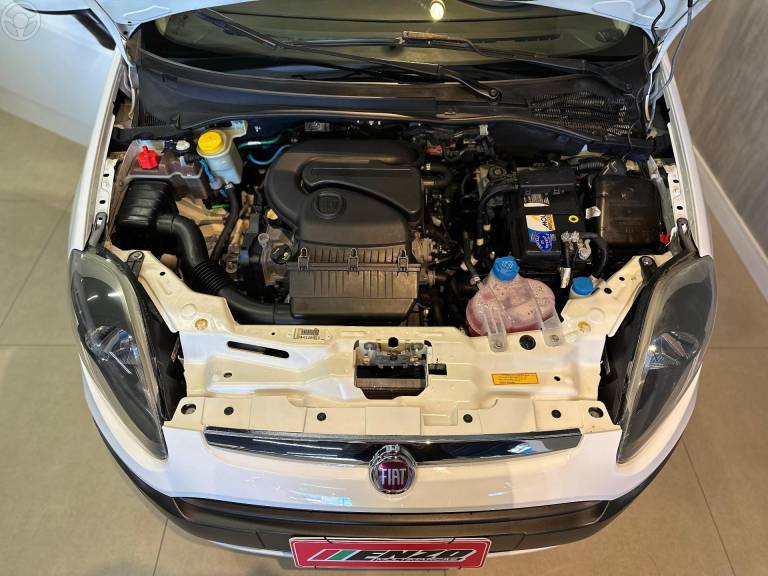FIAT - PUNTO 1.4 ATTRACTIVE ITALIA 8V FLEX 4P MANUAL - 2015/2016 - BRANCA - R$ 44.900,00