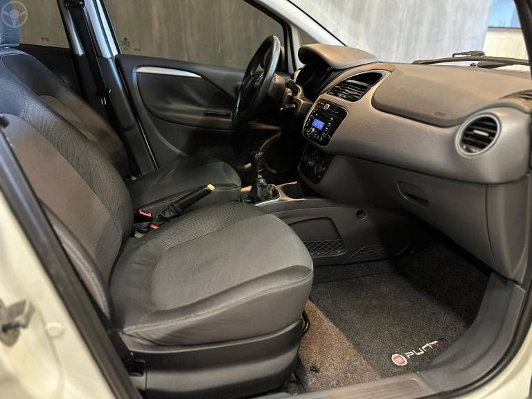 FIAT - PUNTO 1.4 ATTRACTIVE ITALIA 8V FLEX 4P MANUAL - 2015/2016 - BRANCA - R$ 44.900,00