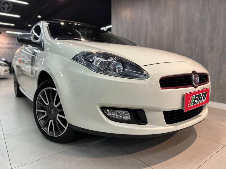 FIAT - BRAVO 1.8 SPORTING 16V FLEX 4P MANUAL - 2014/2014 - BRANCA - R$ 48.900,00